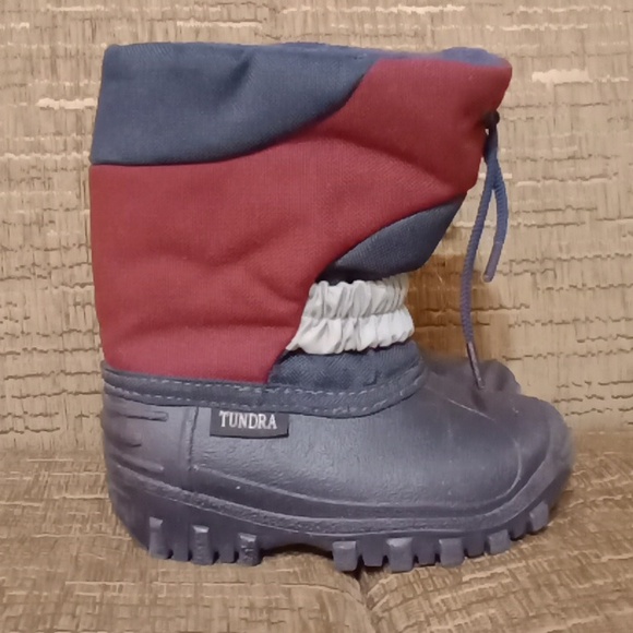 #583 Tundra Baby Winter Boots. Size: 6 - Picture 2 of 7